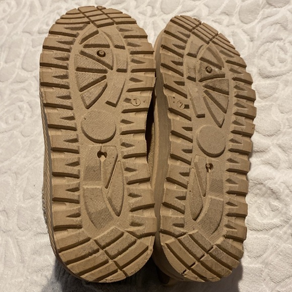 Beach loafer clogs, sand color. Size 7. Like new. - Picture 7 of 7